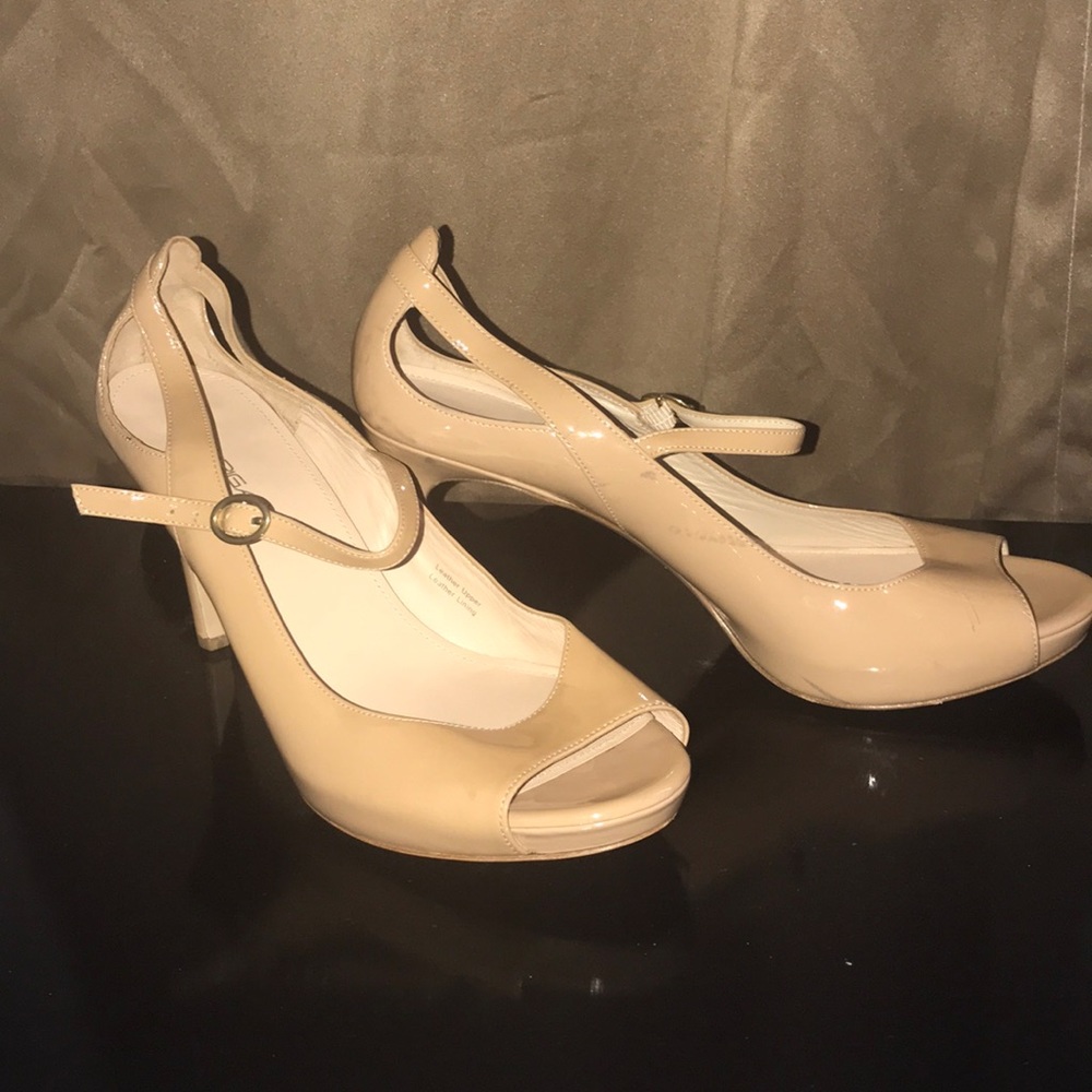 Very nice woman shoes via spiga